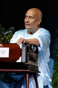 zene meditáció - Sri Chinmoy énekel